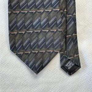 Geoffrey Beene Black and Gray Geometric Silk Tie